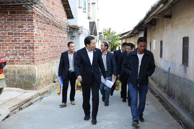 扶貧助貧| 廣電計量黨委書記黃敦鵬一行赴英德市對口幫扶村開展精準(zhǔn)扶貧工作